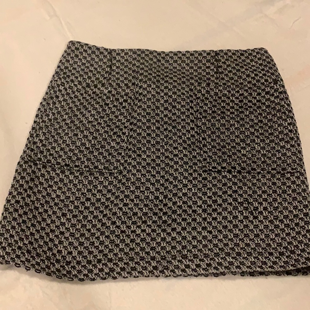 Who what wear skirt In black and grey.